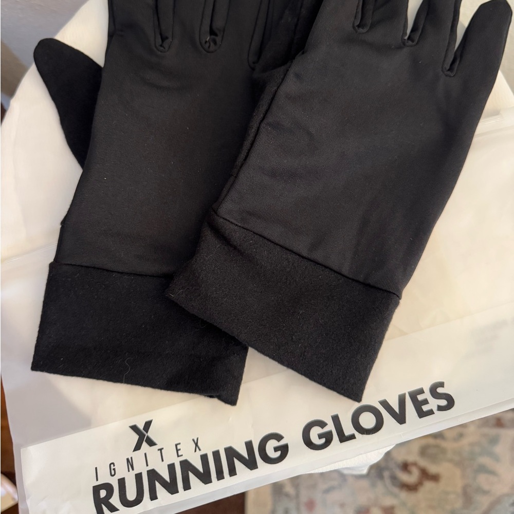 NWT Black Running Gloves
